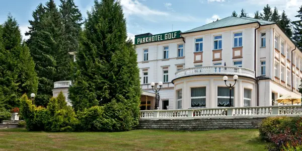 4* hotel v Mariánkách: jídlo, bazén i procedury