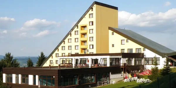 Bílé Karpaty s polopenzí a bazénem, možnost vířivky