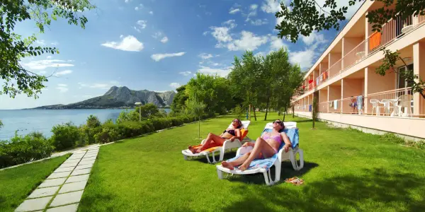 Dovolená v Omiši: hotel 50 m od pláže, polopenze