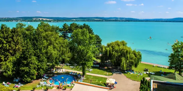 Balaton: jídlo, pláž, bazény a wellness, děti zdarma