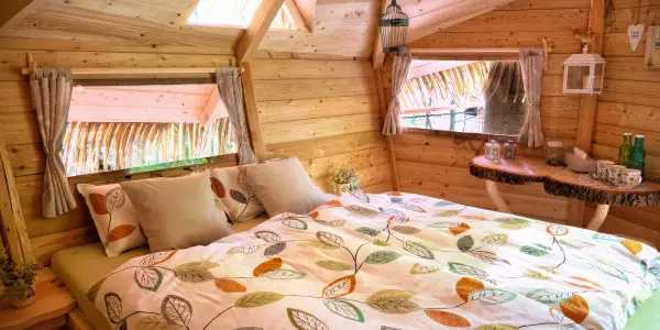 Treehouse u lázeňského města vč. snídaňového koše