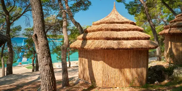 Plážový resort v Pakoštane: bungalov, plná penze, atrakce
