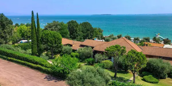 Hotel přímo u Lago di Garda s bazénem a polopenzí