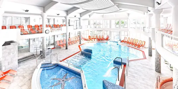 Wellness pobyt v Hevízu: polopenze, sauny, termály, 2 děti zdarma