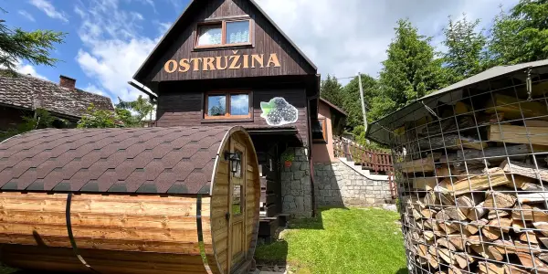Krásná chata v Jeseníkách s horkým sudem i saunami