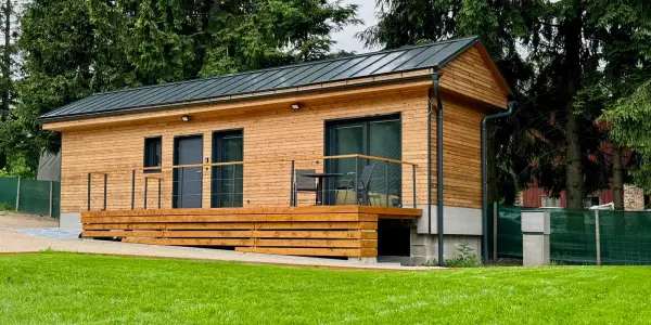 Moderní glampová chatka v Jizerských horách