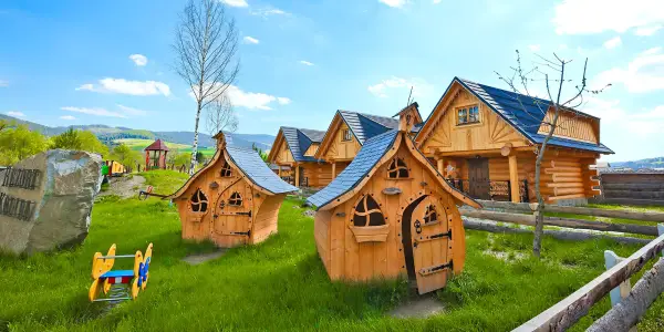 Srubové chatky na Oravě: jídlo, wellness a mini zoo