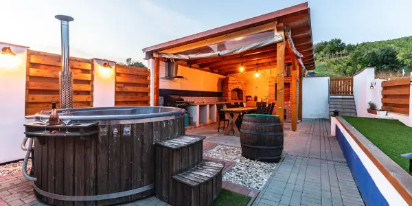 Pobyt v dřevěném sudu nebo apartmánu v Mutěnicích