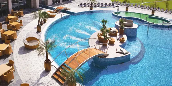 5* luxus: neomezený wellness s 22 termálními bazény