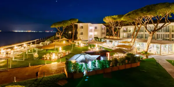 Toskánsko: 5* hotel přímo u pláže, snídaně i polopenze