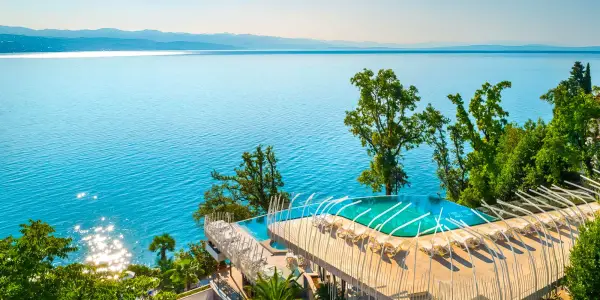 4* Chorvatsko: hotel s polopenzí, infinity bazén