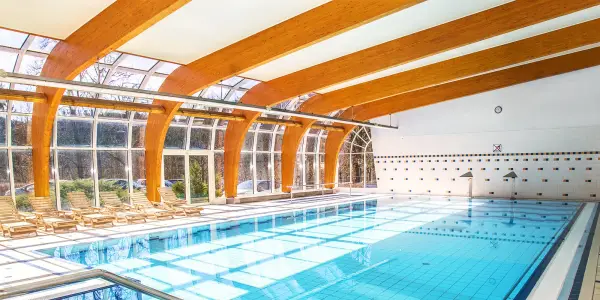 4* wellness pobyt ve Varech s polopenzí i procedurami
