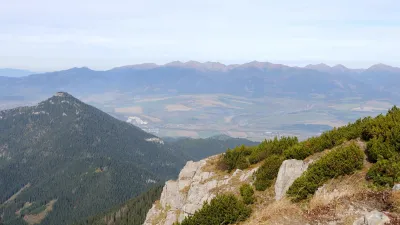 Krakova hola - výhled z vrcholu na Západní Tatry