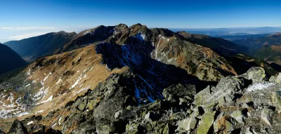 Výhled z vrcholu Plačlivé na hřeben Západních Tater s vrcholy Tri kopy, Hrubá kopu a Baníkov