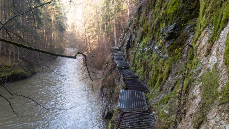 V Kláštorské roklině najdete největší koncentraci vodopádů ve Slovenském ráji. Na fotce Strakov vodopád.