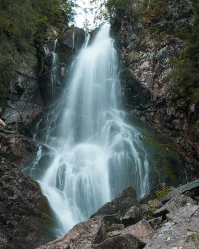 Roháčský vodopád je 18 metrů vysoký