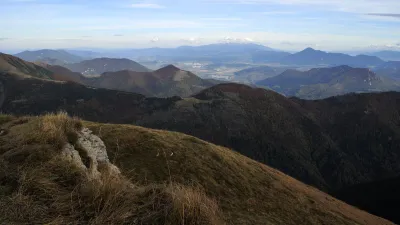 Výhled z jižního vrcholu Sten na Oravu a Západní Tatry