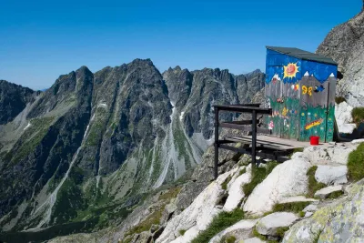 Kadibudka z nejhezčím výhledem je na chatě pod Rysy