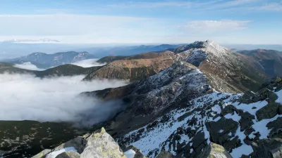 Ďumbier a Vysoké Tatry (v pozadí vlevo) z Chopku